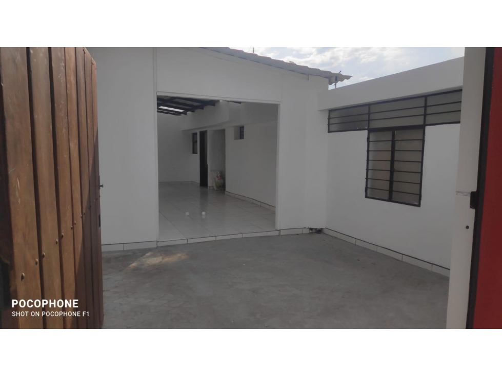 Los Laureles, Local Comercial en renta, 89 m2, 3 ambientes, 3 baños, bodega