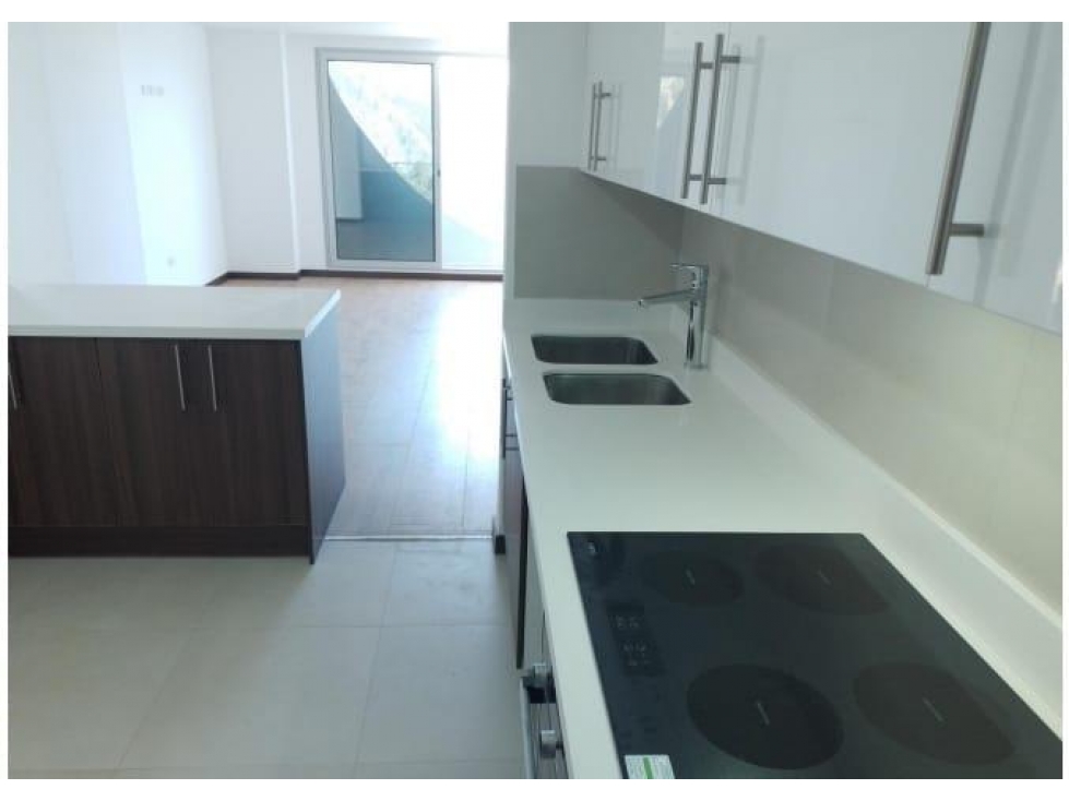 Departamento en alquiler, 126m2, 2 habitaciones, 3 baños, 2 parqueaderos