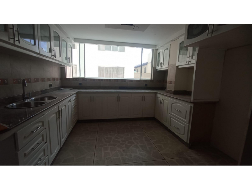 La Atahualpa, Departamento en  Venta, 124m2, 3 habitaciones , 2 baños , 2 parqueadero