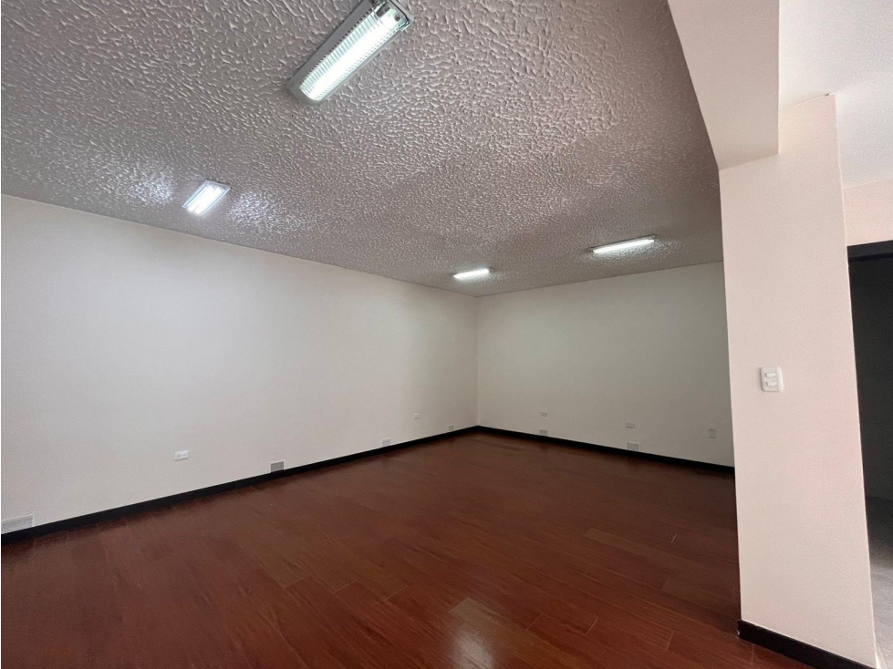 Rumipamba, Local Comercial en renta, 60 m2, 2 ambientes, 1 baño, patio