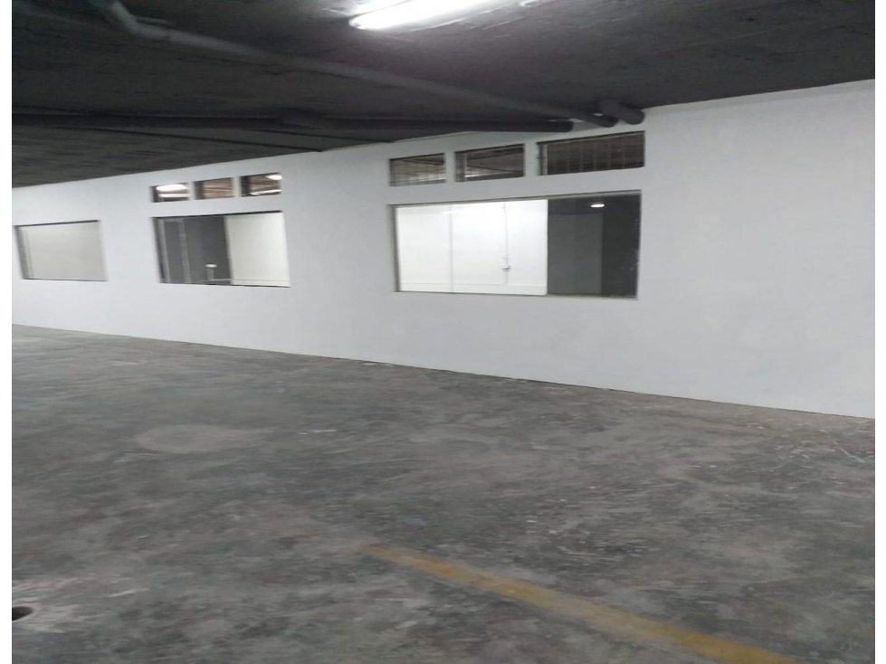 La Y, Oficina y bodega en renta, 300 m2, 2 ambientes, 2 baños