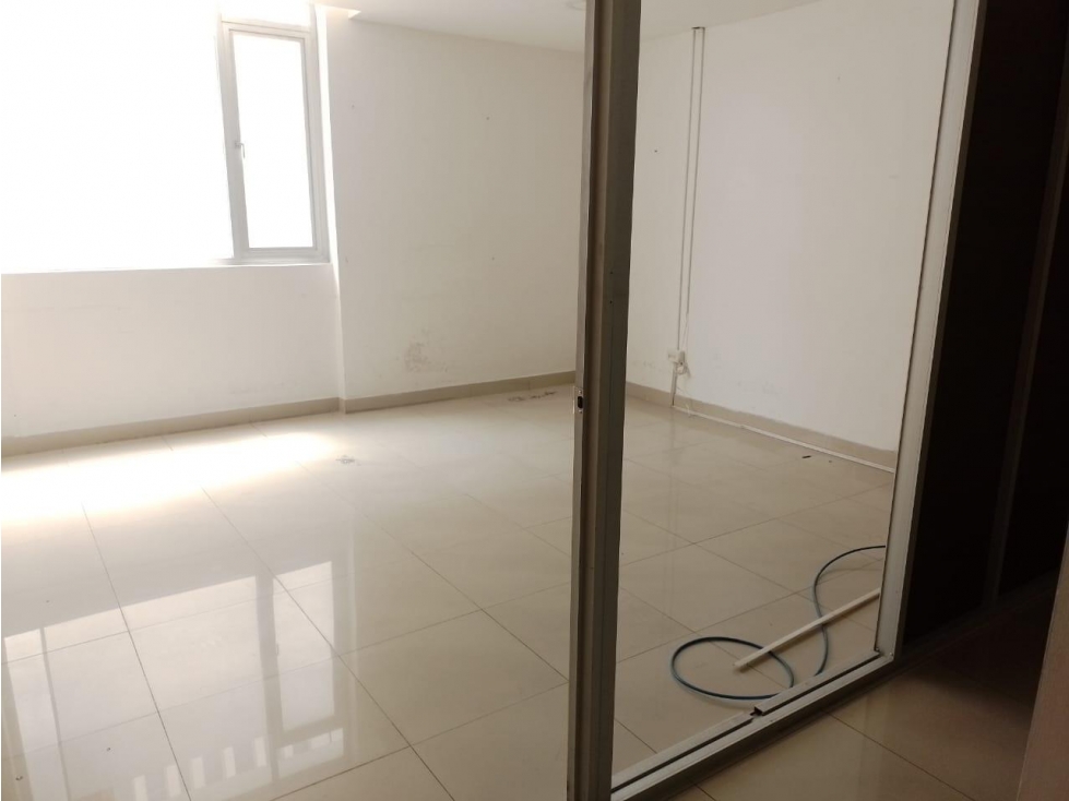 La Orellana, Oficina en  Renta, 700m2, 14 Ambientes.