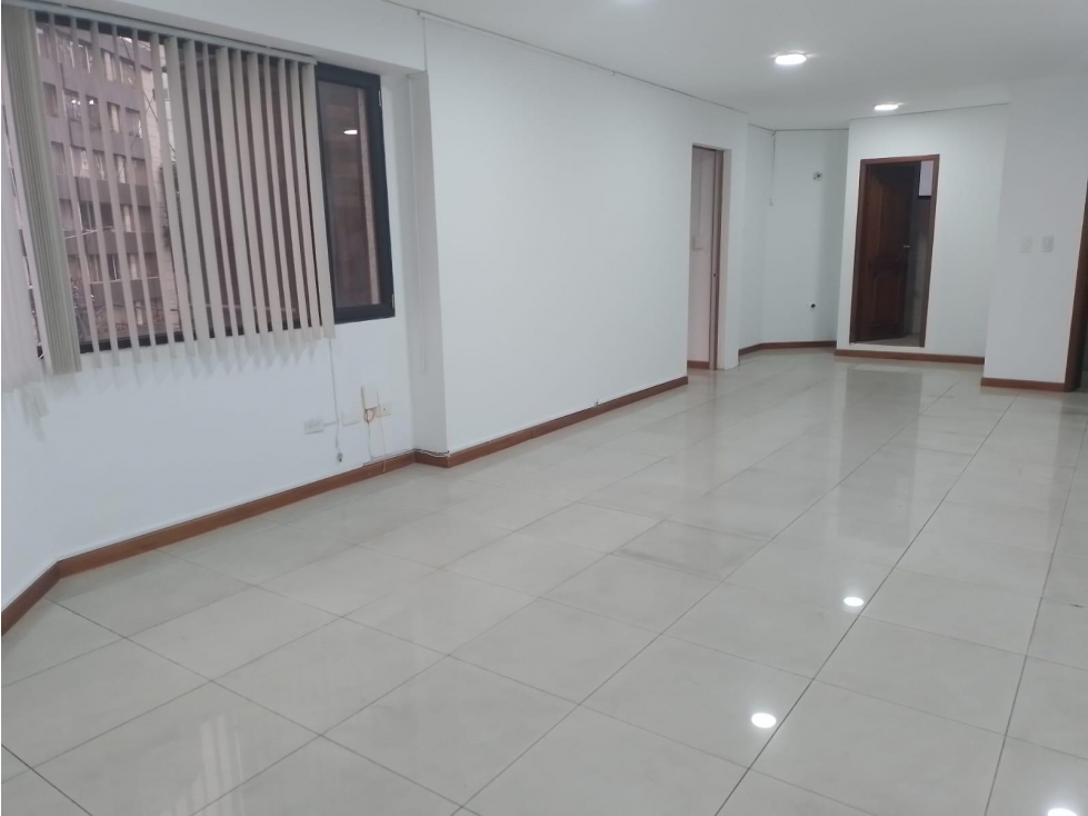 El Jardin, Oficina en Renta, 114m2, 5 Ambiente, 4 Divisiones, 2 Banos.