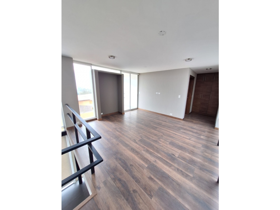 Excelente oportunidad venta casa con amplio jardín, Urb privada, Nayón