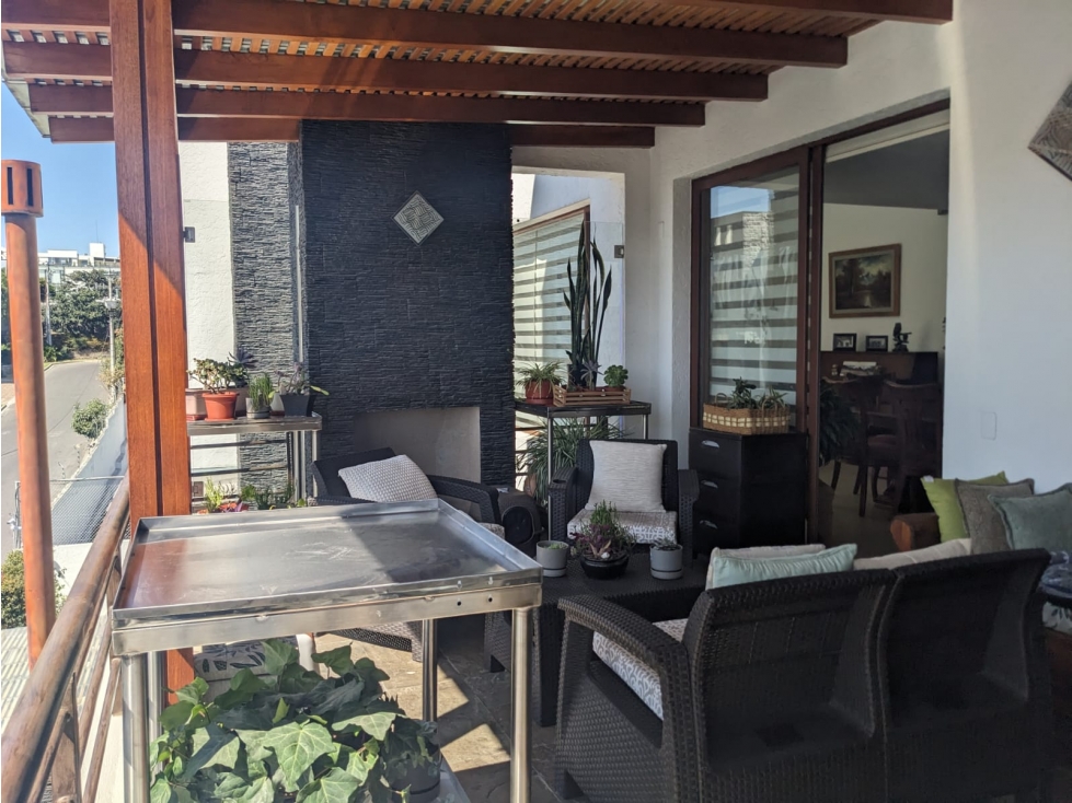 Venta Departamento Cumbaya, cerca  USFQ, incluye año de alícuota