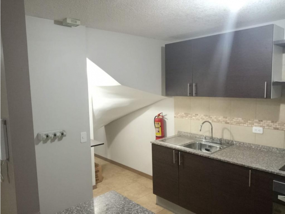 Venta Hermosa Casa 3 dormi Calderón $98.000