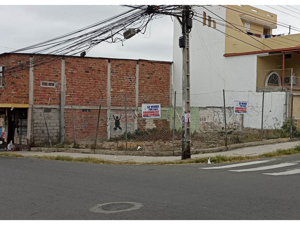 TERRENO EN EL CENTRO DE MANTA