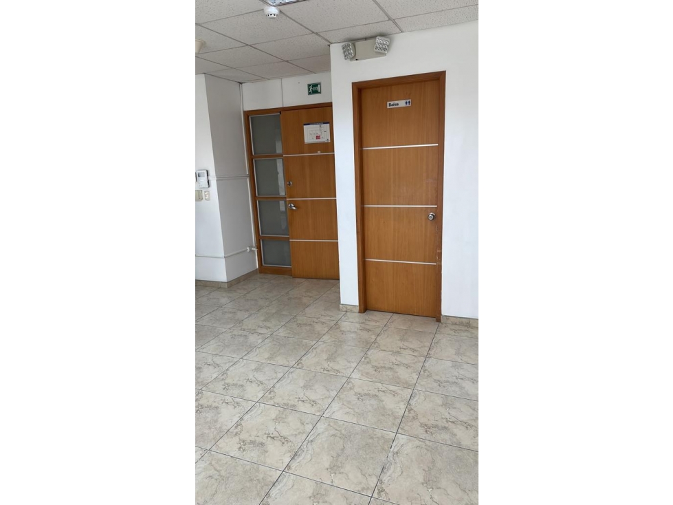 Edificio Professional Center se vende oficina 70 m2