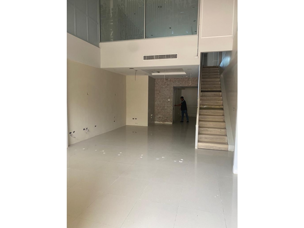 SAMBORONDON Vendo local comercial 149m2