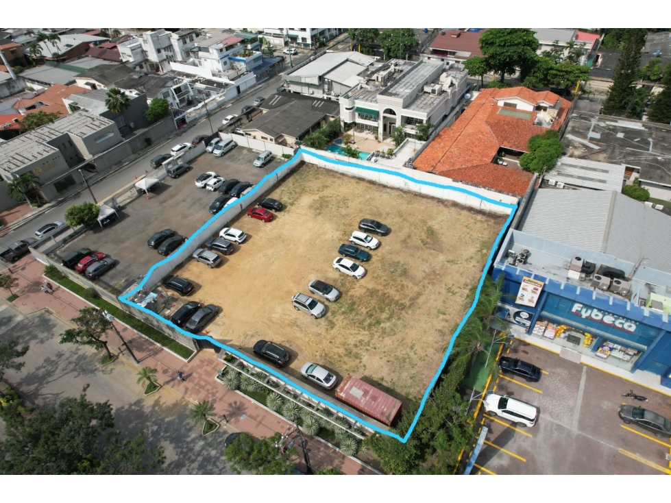 Urdesa Central Av. Las Lomas se vende terreno comercial 1530 m2