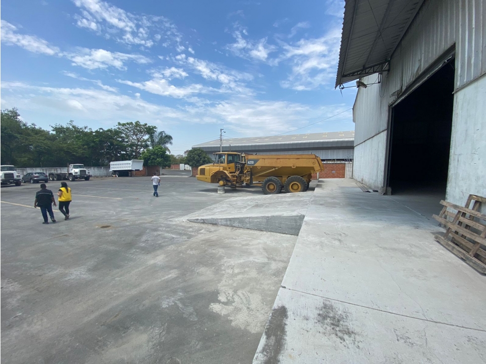 VÍA A LA COSTA Y PERIMETRAL alquilo bodega 2410 m²