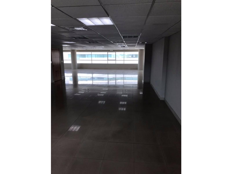 Parque Empresarial Colon se alquila oficina de 1000 m2