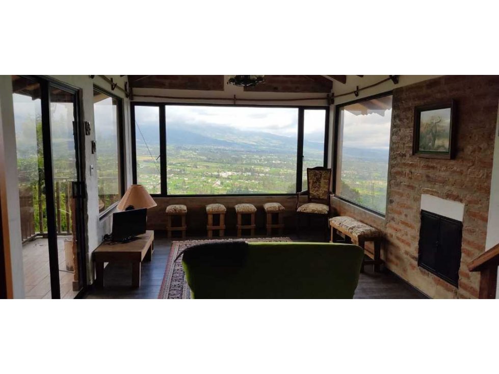 En venta Casa de Campo con Tres Hectarias de Terreno en Otavalo.