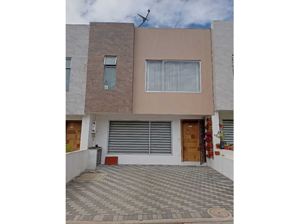 Se vende casa en condominio