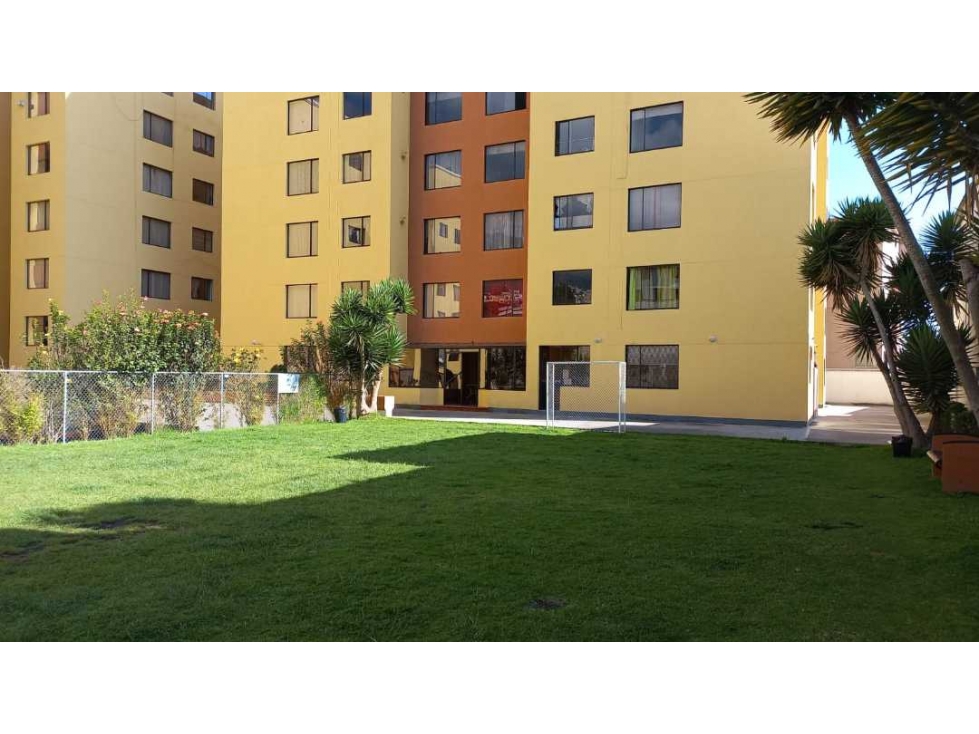 Venta Departamento, ubicado en la Av Mariscal Sucre sector Condado