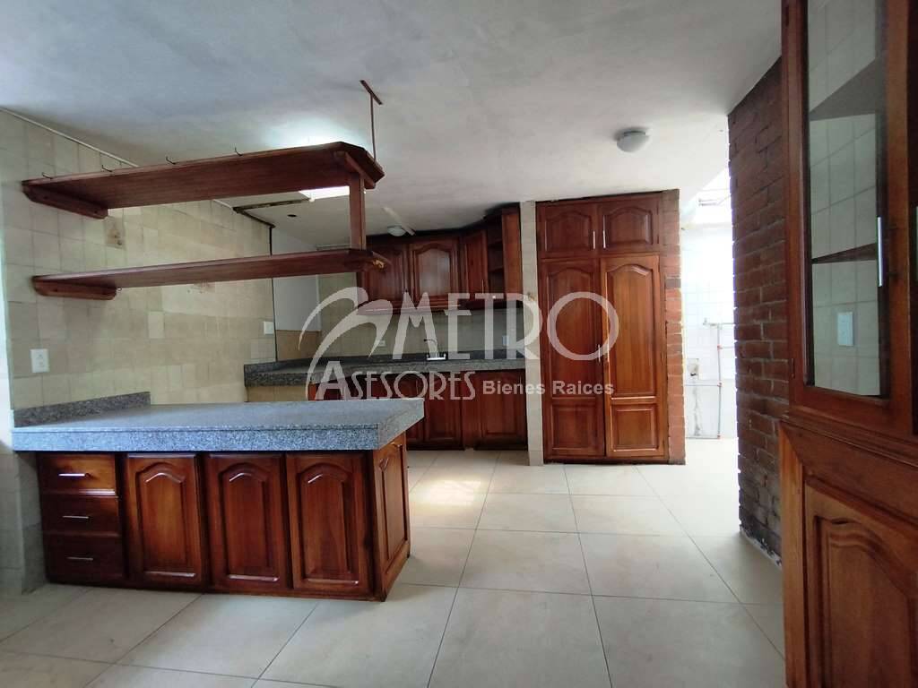 Casa en alquiler 220 m2 en Av. De los Shyris