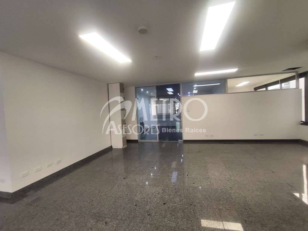 Oficina en renta 170m2 en Av. República del Salvador